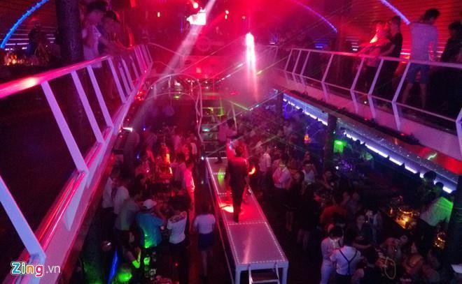 Chính sách có hiệu lực từ tháng 9: Nhân viên karaoke phải đeo biển tên - Ảnh 2. Chính sách có hiệu lực từ tháng 9: Nhân viên karaoke phải đeo biển tên - Ảnh 2.