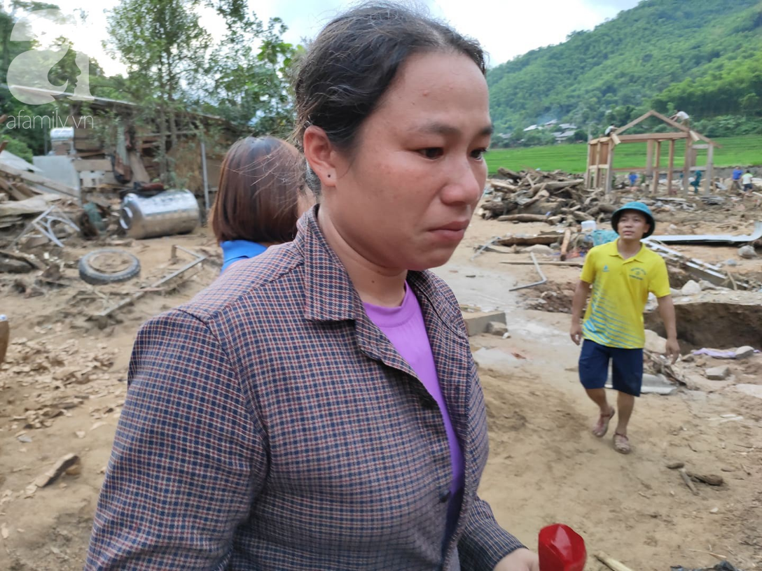 Ám ảnh tiếng khóc nghẹn của người dân vùng lũ, 12 người vẫn chưa trở về nhà: Con tôi còn nhưng bố mẹ bị nước cuốn cả rồi - Ảnh 11.