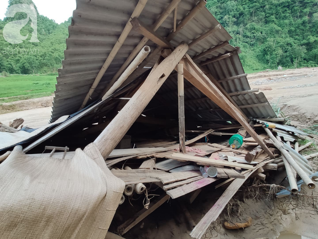 Ám ảnh tiếng khóc nghẹn của người dân vùng lũ, 12 người vẫn chưa trở về nhà: Con tôi còn nhưng bố mẹ bị nước cuốn cả rồi - Ảnh 13.