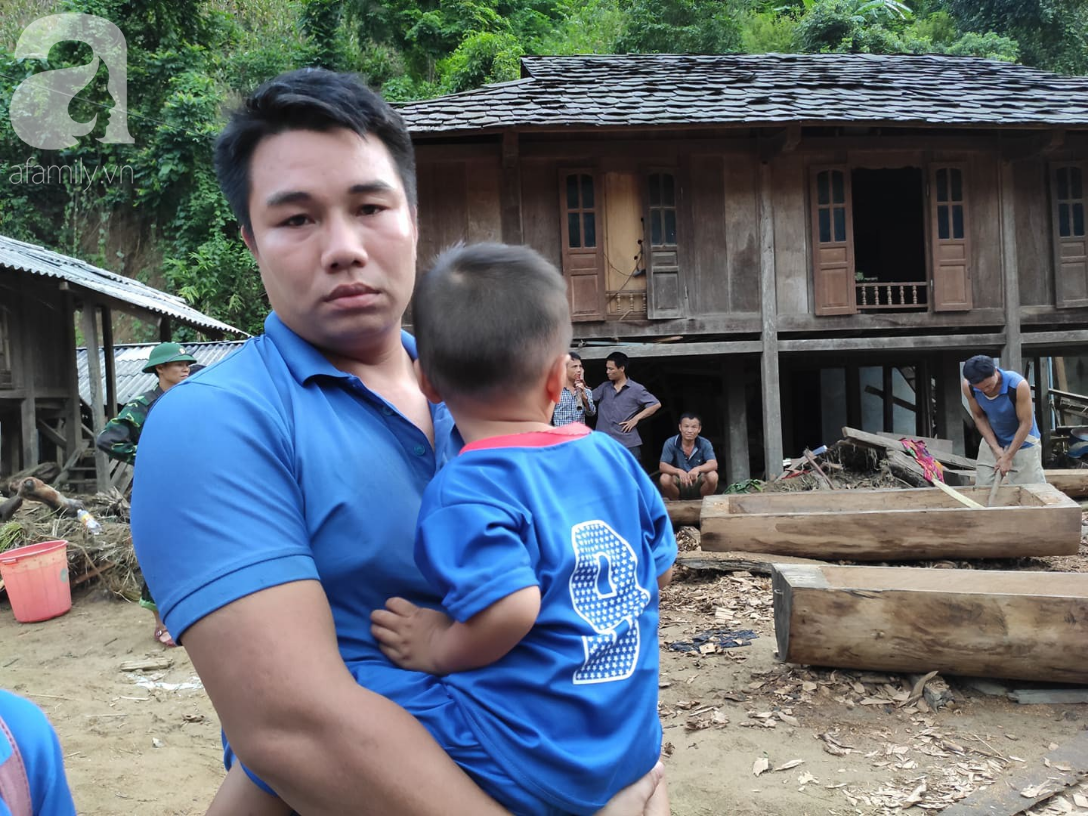 Ám ảnh tiếng khóc nghẹn của người dân vùng lũ, 12 người vẫn chưa trở về nhà: Con tôi còn nhưng bố mẹ bị nước cuốn cả rồi - Ảnh 4.