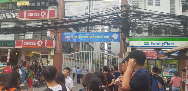 Nam sinh trường ĐH Hutech rơi từ trên lầu cao xuống đất tử vong - Ảnh 1.