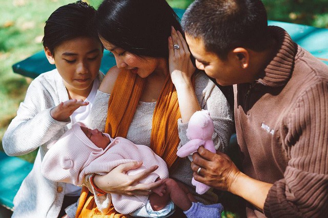 Qua một lần đò, những sao nữ Vbiz này vẫn được chồng yêu chiều, ai thấy cũng ghen tị - Ảnh 17. Qua một lần đò, những sao nữ Vbiz này vẫn được chồng yêu chiều, ai thấy cũng ghen tị - Ảnh 17.