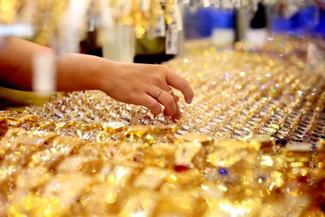 Giá vàng còn sẽ lên cao đến mức nào sau khi vượt qua mốc 42 triệu đồng/lượng - Ảnh 1.