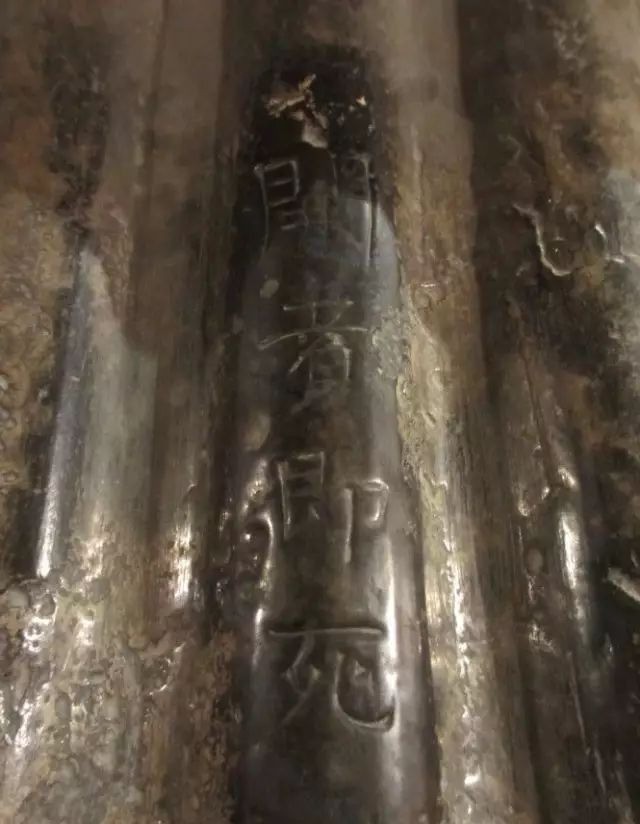 Khai quật mộ cổ nghìn năm của cháu gái Hoàng hậu Trung Hoa và câu chuyện bí ẩn đằng sau 4 chữ người mở sẽ chết trên nắp quan tài - Ảnh 7. Khai quật mộ cổ nghìn năm của cháu gái Hoàng hậu Trung Hoa và câu chuyện bí ẩn đằng sau 4 chữ người mở sẽ chết trên nắp quan tài - Ảnh 7.