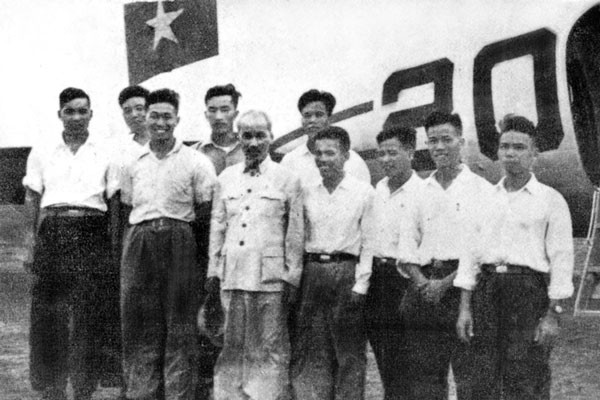 Chuyến bay đón Bác của Trưởng ban cơ vụ đầu tiên ngành hàng không - Ảnh 1.