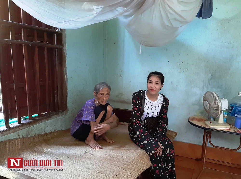 Vụ vợ chồng con trai bị tố nhốt mẹ 87 tuổi ở chuồng bò: Mẹ từng xin ăn nuôi con khôn lớn - Ảnh 3. Vụ vợ chồng con trai bị tố nhốt mẹ 87 tuổi ở chuồng bò: Mẹ từng xin ăn nuôi con khôn lớn - Ảnh 3.