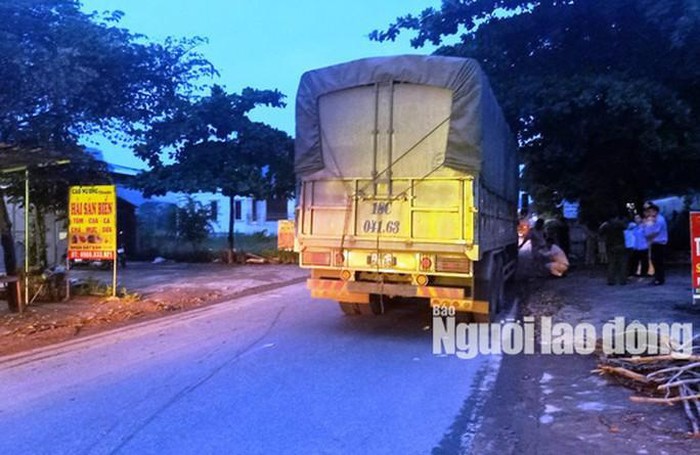 Chồng 20 tuổi gào khóc thảm thiết bên thi thể vợ mang thai bị xe tải cán - Ảnh 2. Chồng 20 tuổi gào khóc thảm thiết bên thi thể vợ mang thai bị xe tải cán - Ảnh 2.