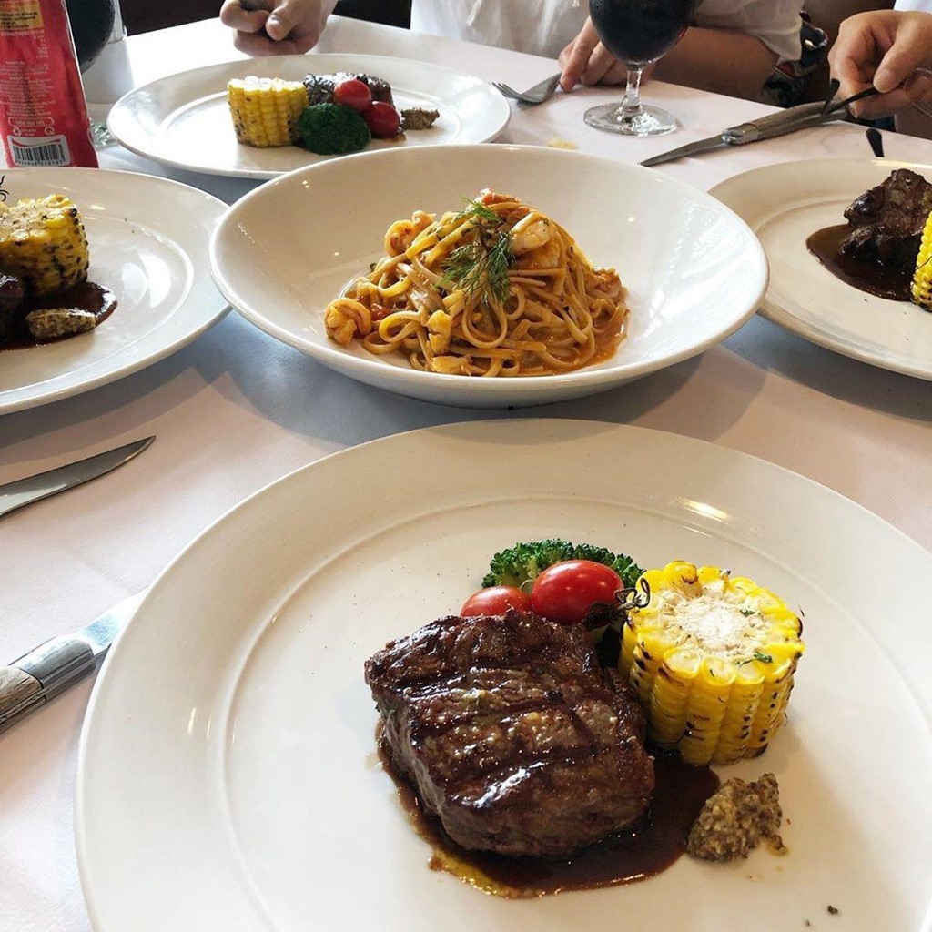 5 nhà hàng steak đắt xắt ra miếng nổi tiếng ở Hà Nội - Ảnh 20. 5 nhà hàng steak đắt xắt ra miếng nổi tiếng ở Hà Nội - Ảnh 20.