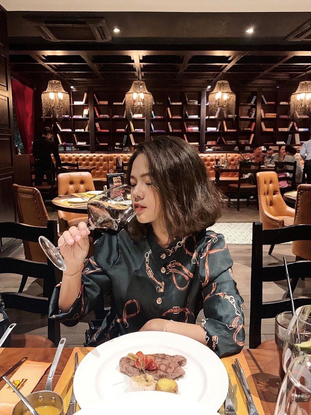 5 nhà hàng steak đắt xắt ra miếng nổi tiếng ở Hà Nội - Ảnh 22. 5 nhà hàng steak đắt xắt ra miếng nổi tiếng ở Hà Nội - Ảnh 22.