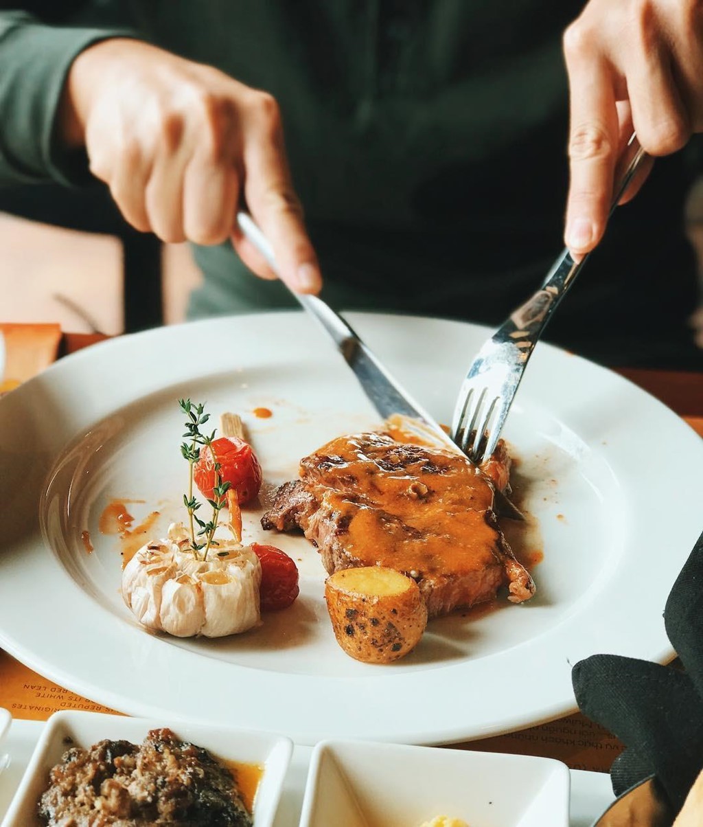 5 nhà hàng steak đắt xắt ra miếng nổi tiếng ở Hà Nội - Ảnh 24. 5 nhà hàng steak đắt xắt ra miếng nổi tiếng ở Hà Nội - Ảnh 24.