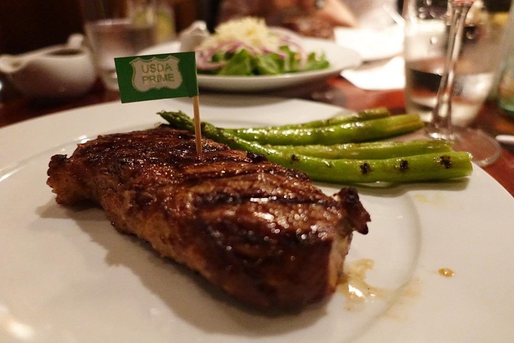 5 nhà hàng steak đắt xắt ra miếng nổi tiếng ở Hà Nội - Ảnh 5. 5 nhà hàng steak đắt xắt ra miếng nổi tiếng ở Hà Nội - Ảnh 5.