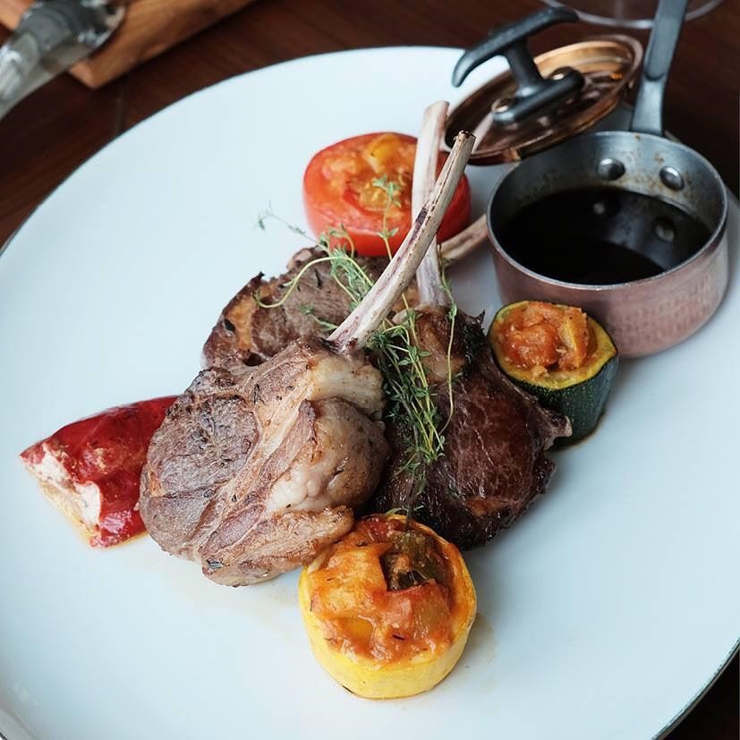 5 nhà hàng steak đắt xắt ra miếng nổi tiếng ở Hà Nội - Ảnh 10. 5 nhà hàng steak đắt xắt ra miếng nổi tiếng ở Hà Nội - Ảnh 10.