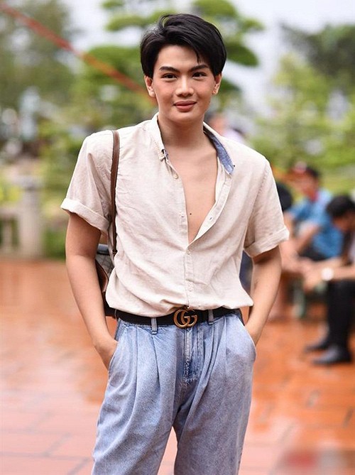 Trước Phương Mỹ Chi, những sao Việt này cũng từng gây tranh cãi vì mặc đồ phản cảm khi đi cúng Tổ nghề - Ảnh 2.