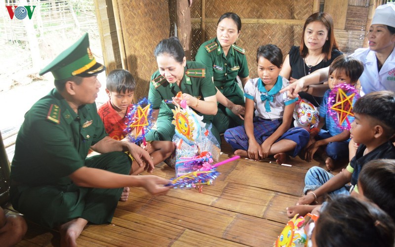 Trẻ em ở khắp nơi trên mọi miền đất nước đón Tết Trung thu như thế nào? - Ảnh 1. Trẻ em ở khắp nơi trên mọi miền đất nước đón Tết Trung thu như thế nào? - Ảnh 1.