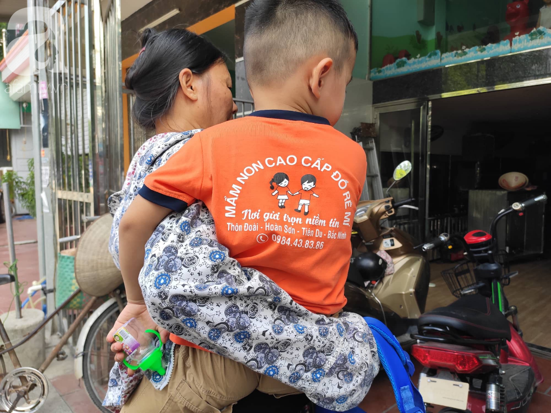 Vụ bé trai 3 tuổi nghi bị bỏ quên suốt 7 tiếng trên xe: Trường mầm non ra thông báo bất ngờ, phụ huynh hoang mang - Ảnh 4. Vụ bé trai 3 tuổi nghi bị bỏ quên suốt 7 tiếng trên xe: Trường mầm non ra thông báo bất ngờ, phụ huynh hoang mang - Ảnh 4.