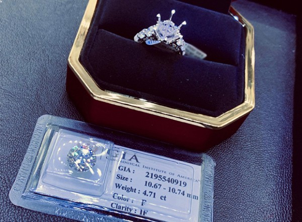 Chân dung chồng doanh nhân giàu có vừa tặng nhẫn kim cương 5 tỷ cho người đẹp Diễm My - Ảnh 5.