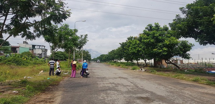 Phát hiện thi thể nam thanh niên trong tư thế treo cổ bên đường - Ảnh 2. Phát hiện thi thể nam thanh niên trong tư thế treo cổ bên đường - Ảnh 2.