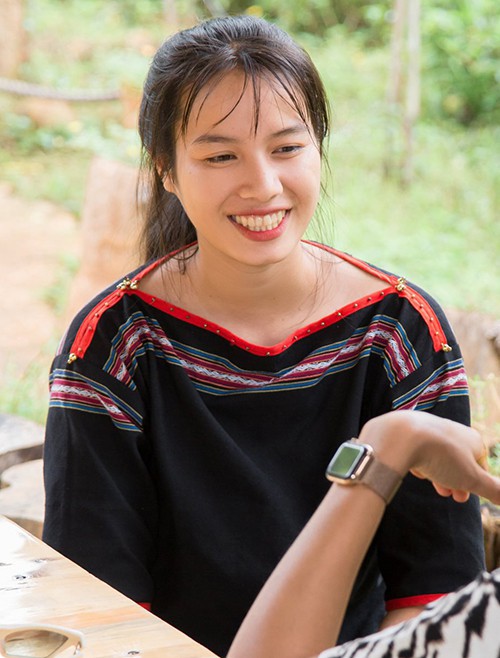 Chân dung thí sinh 18 tuổi được HHen Niê hậu thuẫn đi thi Hoa hậu Hoàn vũ Việt Nam 2019 - Ảnh 4.