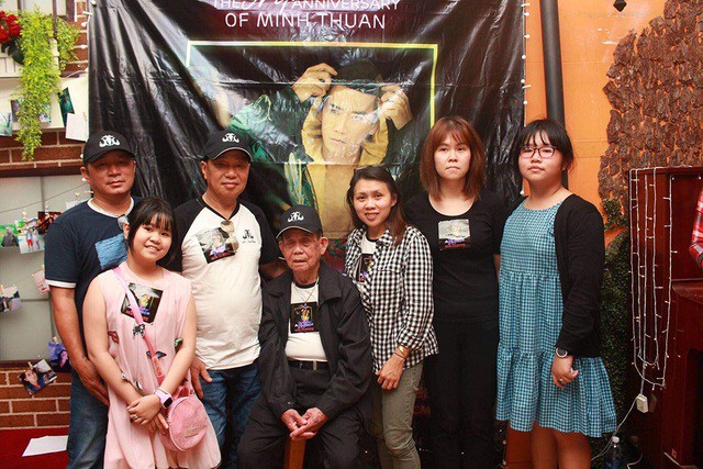  Bố và em gái về Việt Nam làm giỗ cho cố nghệ sĩ Minh Thuận  - Ảnh 7.
