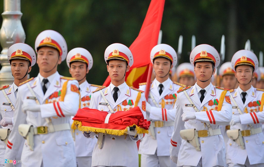 Nghi lễ thượng cờ ở Lăng Chủ tịch Hồ Chí Minh - Ảnh 1. Nghi lễ thượng cờ ở Lăng Chủ tịch Hồ Chí Minh - Ảnh 1.