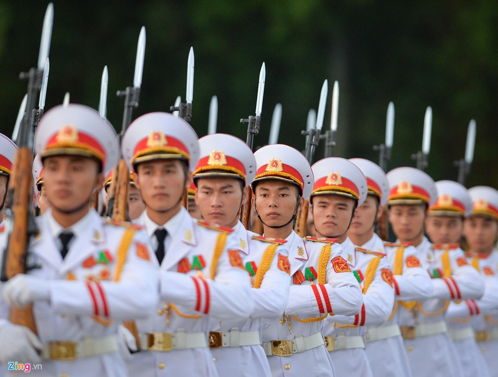 Nghi lễ thượng cờ ở Lăng Chủ tịch Hồ Chí Minh - Ảnh 2. Nghi lễ thượng cờ ở Lăng Chủ tịch Hồ Chí Minh - Ảnh 2.