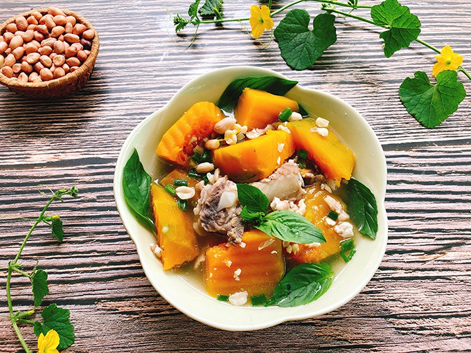 Canh bí đỏ nấu lạc vừa ngon vừa bổ dưỡng - Ảnh 1. Canh bí đỏ nấu lạc vừa ngon vừa bổ dưỡng - Ảnh 1.