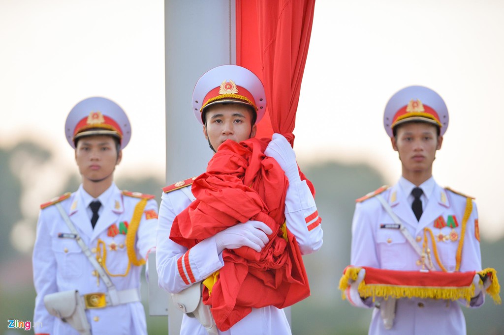 Nghi lễ thượng cờ ở Lăng Chủ tịch Hồ Chí Minh - Ảnh 5. Nghi lễ thượng cờ ở Lăng Chủ tịch Hồ Chí Minh - Ảnh 5.