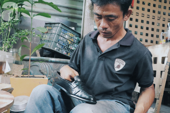 Gặp lại anh đánh giày câm và người bạn từng gây xúc động mạng xã hội: Bích La đã mất, chú chó mù chẳng còn ở bên anh câm nữa... - Ảnh 9. Gặp lại anh đánh giày câm và người bạn từng gây xúc động mạng xã hội: Bích La đã mất, chú chó mù chẳng còn ở bên anh câm nữa... - Ảnh 9.