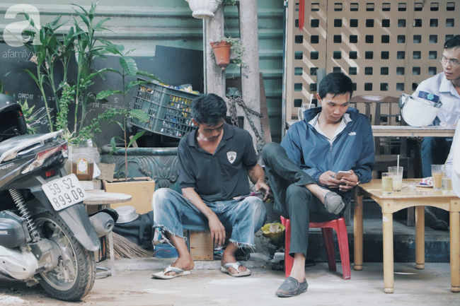 Gặp lại anh đánh giày câm và người bạn từng gây xúc động mạng xã hội: Bích La đã mất, chú chó mù chẳng còn ở bên anh câm nữa... - Ảnh 10. Gặp lại anh đánh giày câm và người bạn từng gây xúc động mạng xã hội: Bích La đã mất, chú chó mù chẳng còn ở bên anh câm nữa... - Ảnh 10.