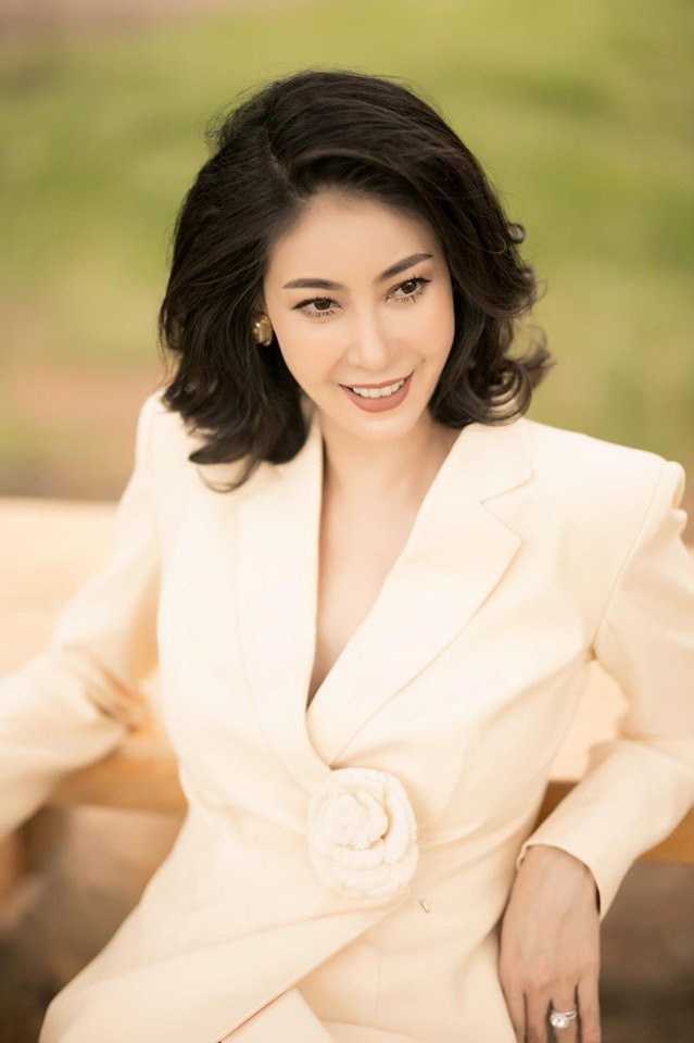 Hoa hậu có xuất thân khủng nhất Việt Nam: Cuộc đời long đong lận đận, trải qua sóng gió mới tìm thấy hạnh phúc - Ảnh 1.