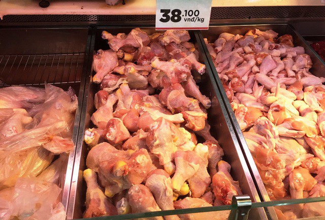 1 kg thịt gà giá bằng một bó rau: Cần phải cân đối lượng gà ngoại nhập? - Ảnh 2.