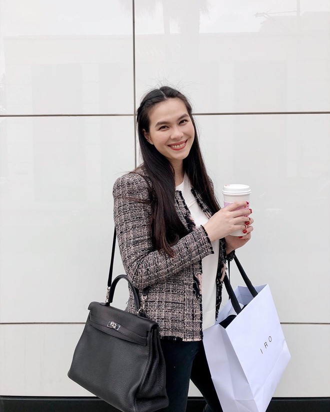 Mỹ nhân Việt gây sửng sốt khi khoe hình đọ sắc với con gái - Ảnh 8. Mỹ nhân Việt gây sửng sốt khi khoe hình đọ sắc với con gái - Ảnh 8.