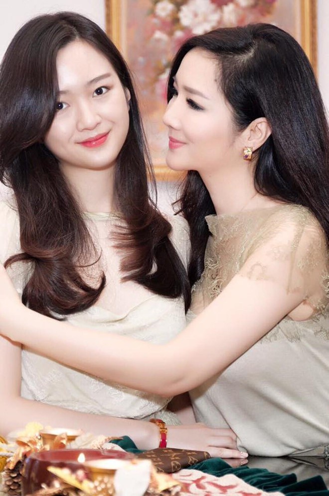 Mỹ nhân Việt gây sửng sốt khi khoe hình đọ sắc với con gái - Ảnh 14. Mỹ nhân Việt gây sửng sốt khi khoe hình đọ sắc với con gái - Ảnh 14.