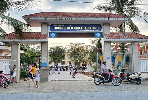 Trường học quay lại với nhà hàng cũ để nấu cơm bán trú  - Ảnh 1.