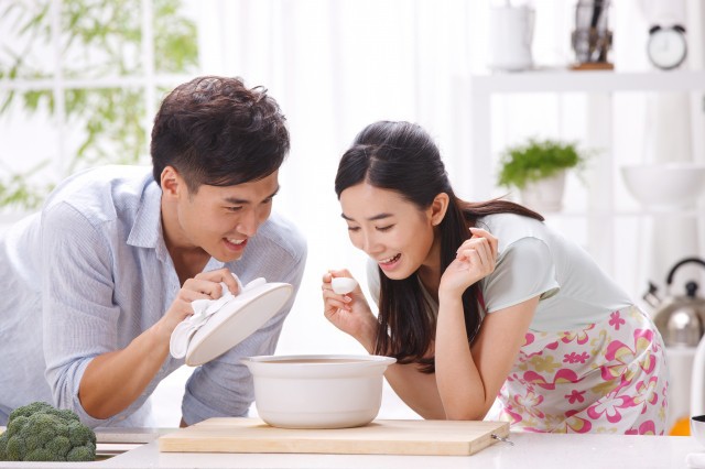 Không cam chịu vận đen của canh bạc hôn nhân, cô vợ nghĩ ra chiêu cao biến ông chồng ham chơi thành người đàn ông tự nguyện quấn lấy vợ con không rời - Ảnh 3.