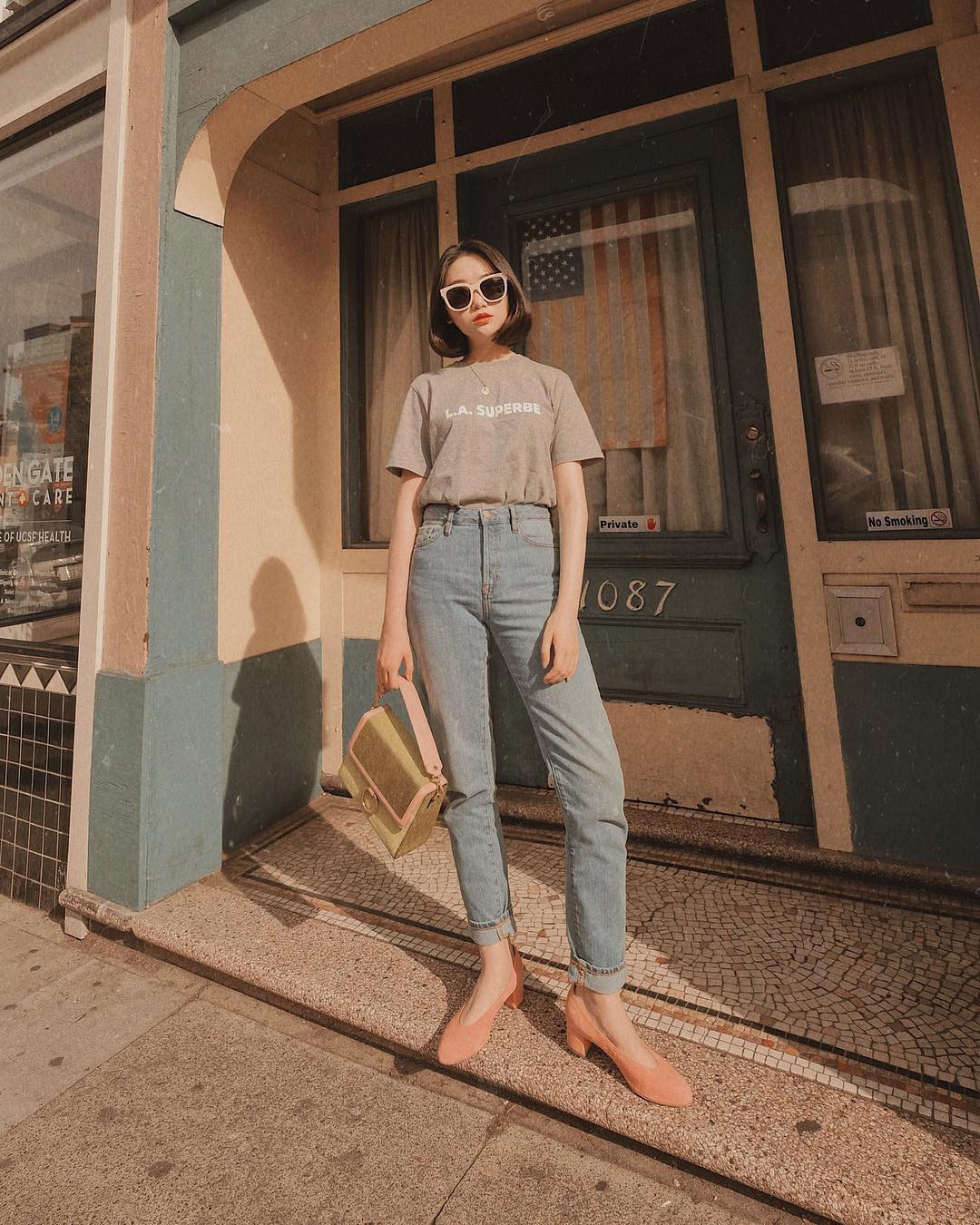 Đã tìm ra kiểu quần jeans vô địch về hack tuổi nhưng vẫn thanh lịch - Ảnh 2. Đã tìm ra kiểu quần jeans vô địch về hack tuổi nhưng vẫn thanh lịch - Ảnh 2.