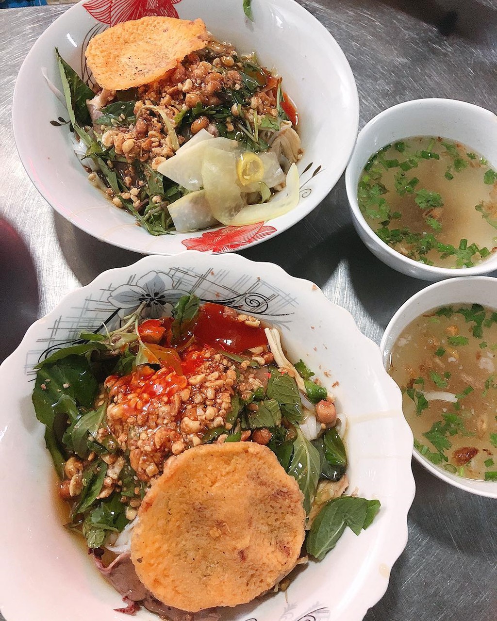 Phở chua và những món ăn lạ vị hút khách ở TP.HCM - Ảnh 1. Phở chua và những món ăn lạ vị hút khách ở TP.HCM - Ảnh 1.
