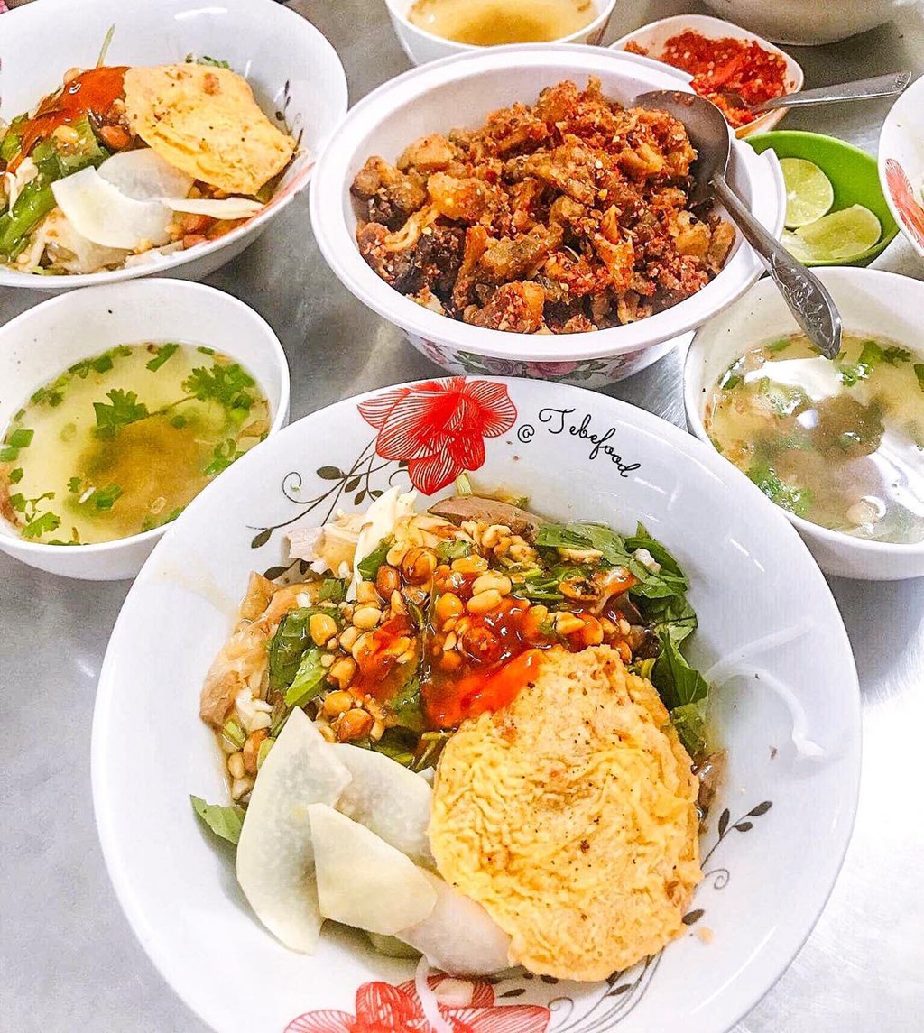 Phở chua và những món ăn lạ vị hút khách ở TP.HCM - Ảnh 2. Phở chua và những món ăn lạ vị hút khách ở TP.HCM - Ảnh 2.