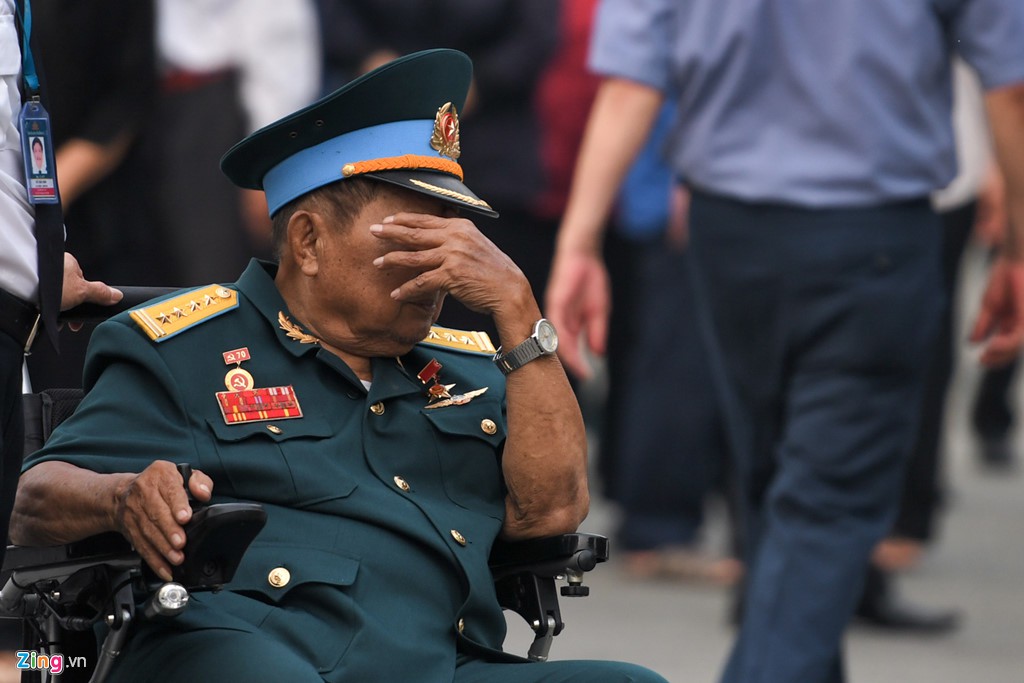 Xúc động tiễn đưa anh hùng phi công Nguyễn Văn Bảy về quê nhà - Ảnh 11.