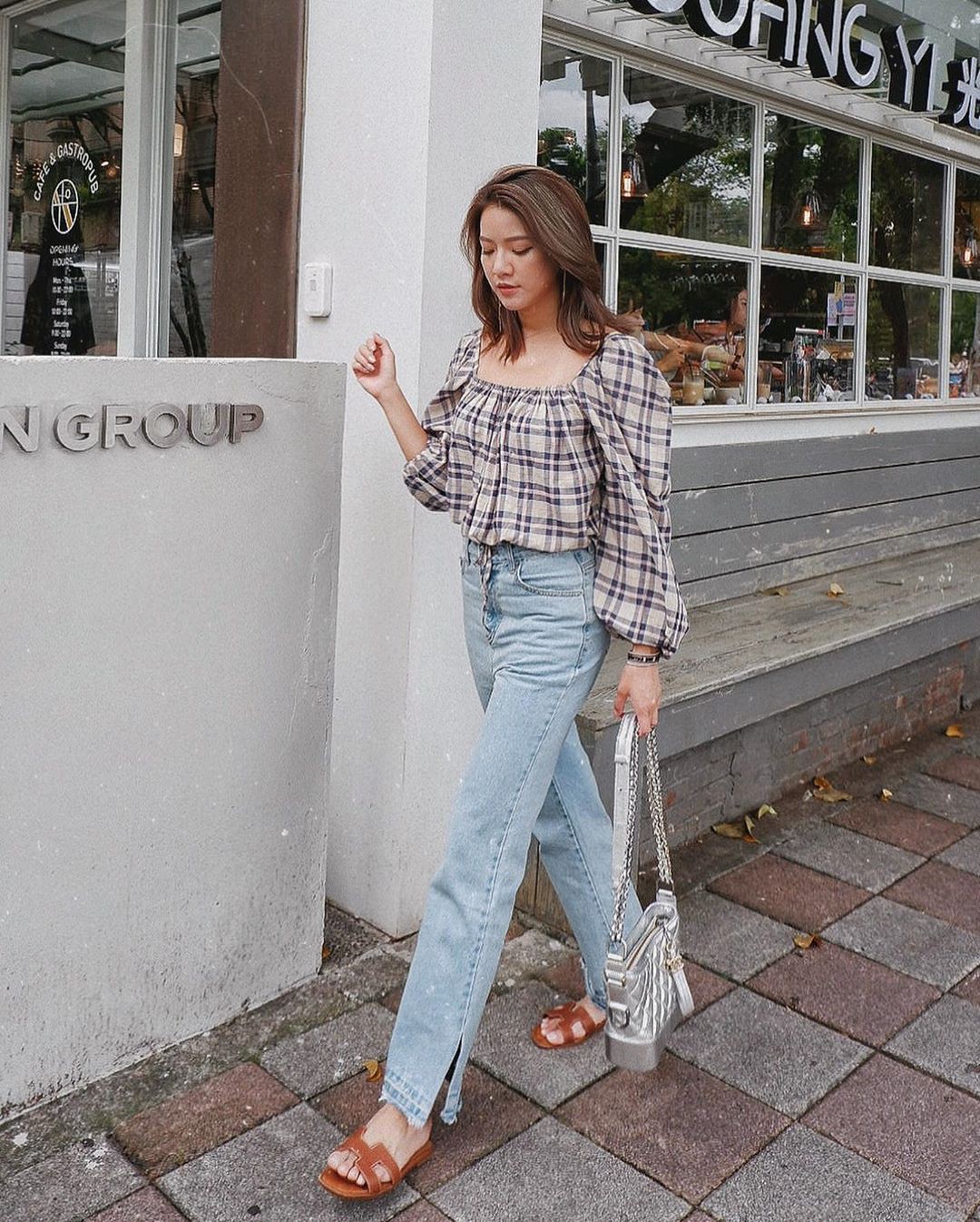 Đã tìm ra kiểu quần jeans vô địch về hack tuổi nhưng vẫn thanh lịch - Ảnh 12. Đã tìm ra kiểu quần jeans vô địch về hack tuổi nhưng vẫn thanh lịch - Ảnh 12.