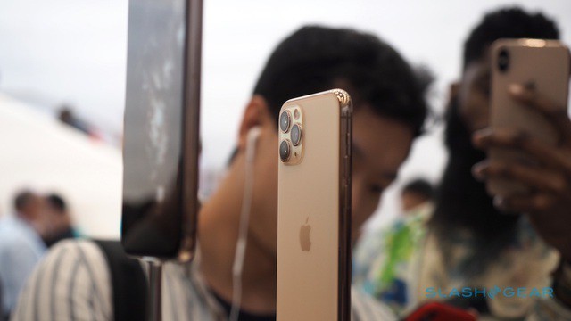 Dân buôn iPhone 11 phá giá lẫn nhau, đẩy giá xuống cận sàn - Ảnh 4.