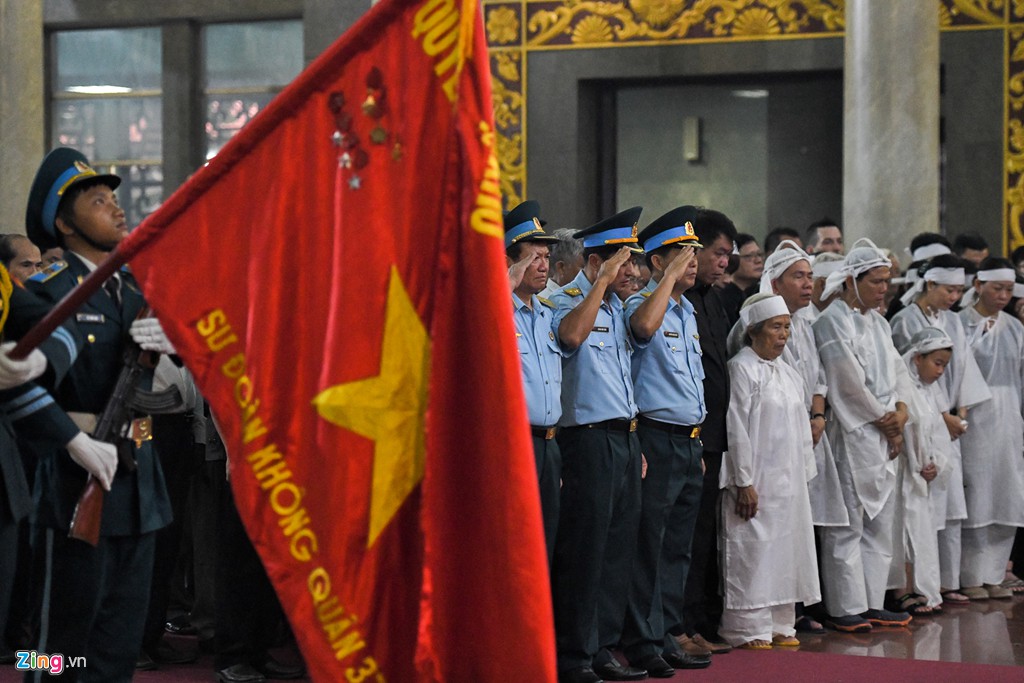 Xúc động tiễn đưa anh hùng phi công Nguyễn Văn Bảy về quê nhà - Ảnh 8.