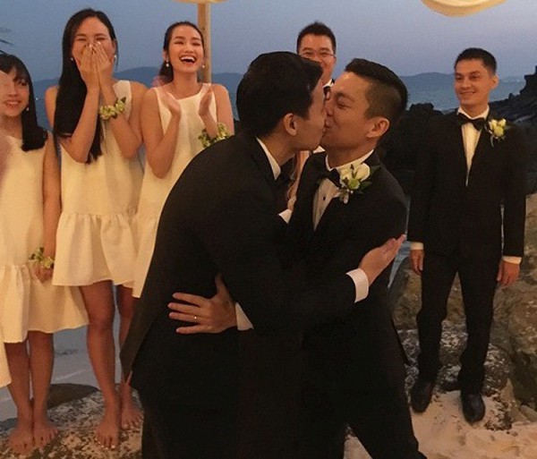 Đám cưới đẹp như mơ của 3 cặp đôi đồng tính nổi tiếng showbiz Việt - Ảnh 1.