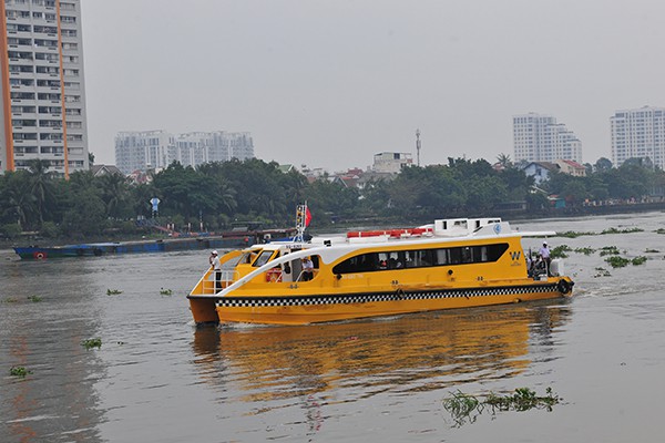 Trải nghiệm tuyến buýt đường sông duy nhất tại Việt Nam - Ảnh 1.