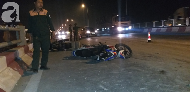 Xe bồn nổ lốp lao vào dải phân cách trên cầu Thanh Trì khiến 4 người bị thương - Ảnh 8. Xe bồn nổ lốp lao vào dải phân cách trên cầu Thanh Trì khiến 4 người bị thương - Ảnh 8.