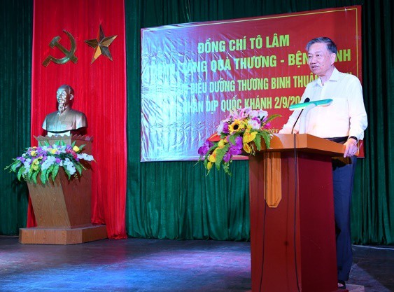 Ban lãnh đạo Vietcombank tham gia đoàn công tác cùng Bộ trưởng Tô Lâm thăm và tặng quà các đ/c thương binh tại Thuận Thành – Bắc Ninh - Ảnh 1.