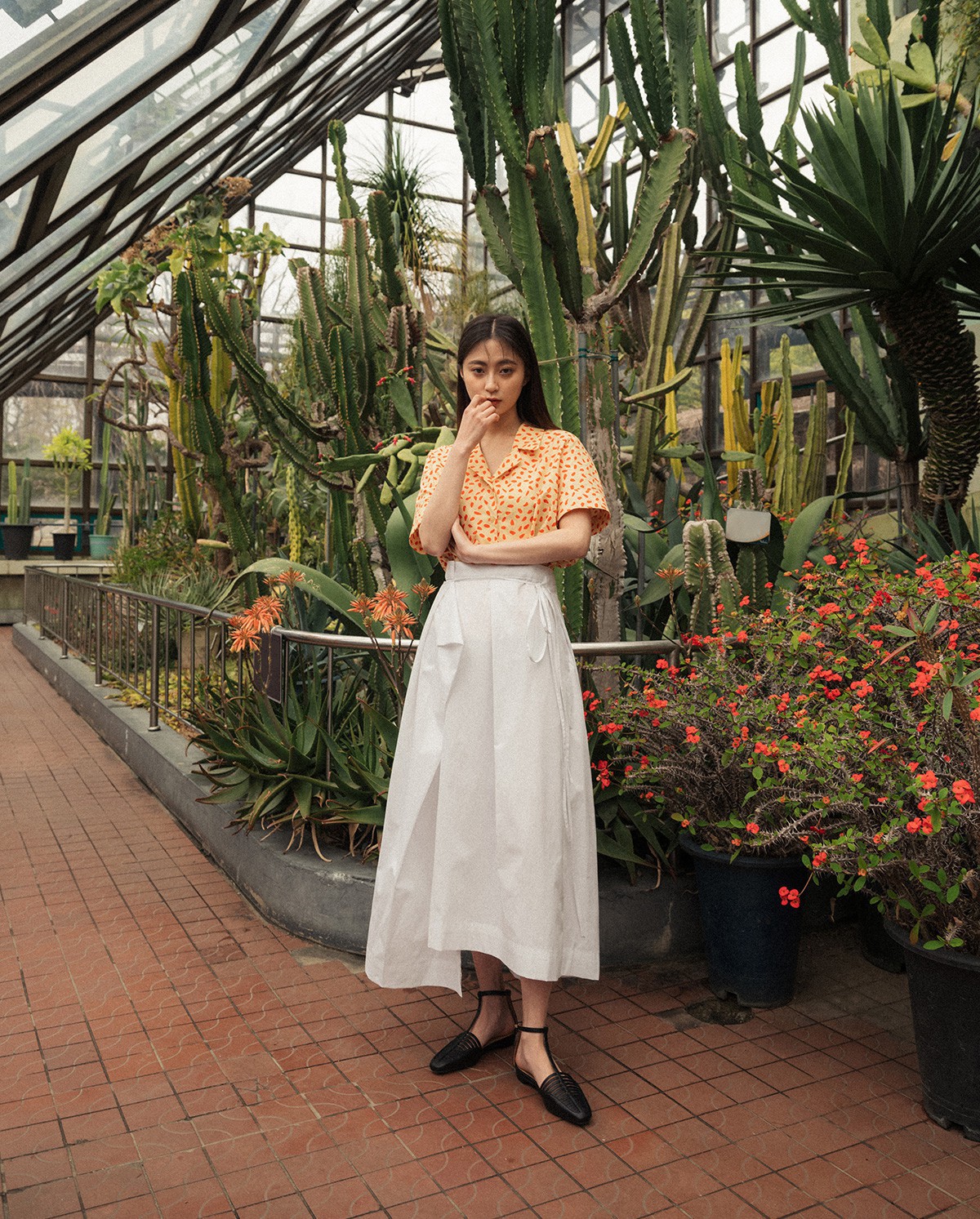 12 ý tưởng diện áo sơ mi/blouse + chân váy giúp nàng công sở tỏa sáng hơn cả nắng thu - Ảnh 1. 12 ý tưởng diện áo sơ mi/blouse + chân váy giúp nàng công sở tỏa sáng hơn cả nắng thu - Ảnh 1.