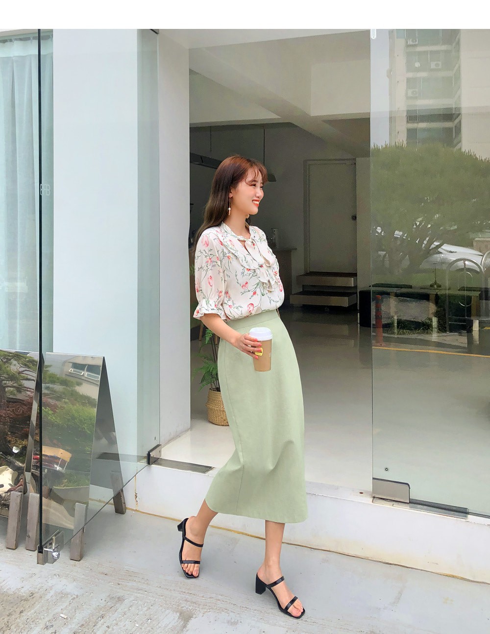 12 ý tưởng diện áo sơ mi/blouse + chân váy giúp nàng công sở tỏa sáng hơn cả nắng thu - Ảnh 4. 12 ý tưởng diện áo sơ mi/blouse + chân váy giúp nàng công sở tỏa sáng hơn cả nắng thu - Ảnh 4.