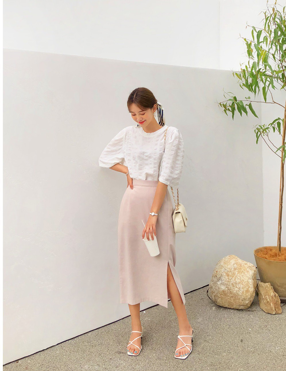 12 ý tưởng diện áo sơ mi/blouse + chân váy giúp nàng công sở tỏa sáng hơn cả nắng thu - Ảnh 6. 12 ý tưởng diện áo sơ mi/blouse + chân váy giúp nàng công sở tỏa sáng hơn cả nắng thu - Ảnh 6.