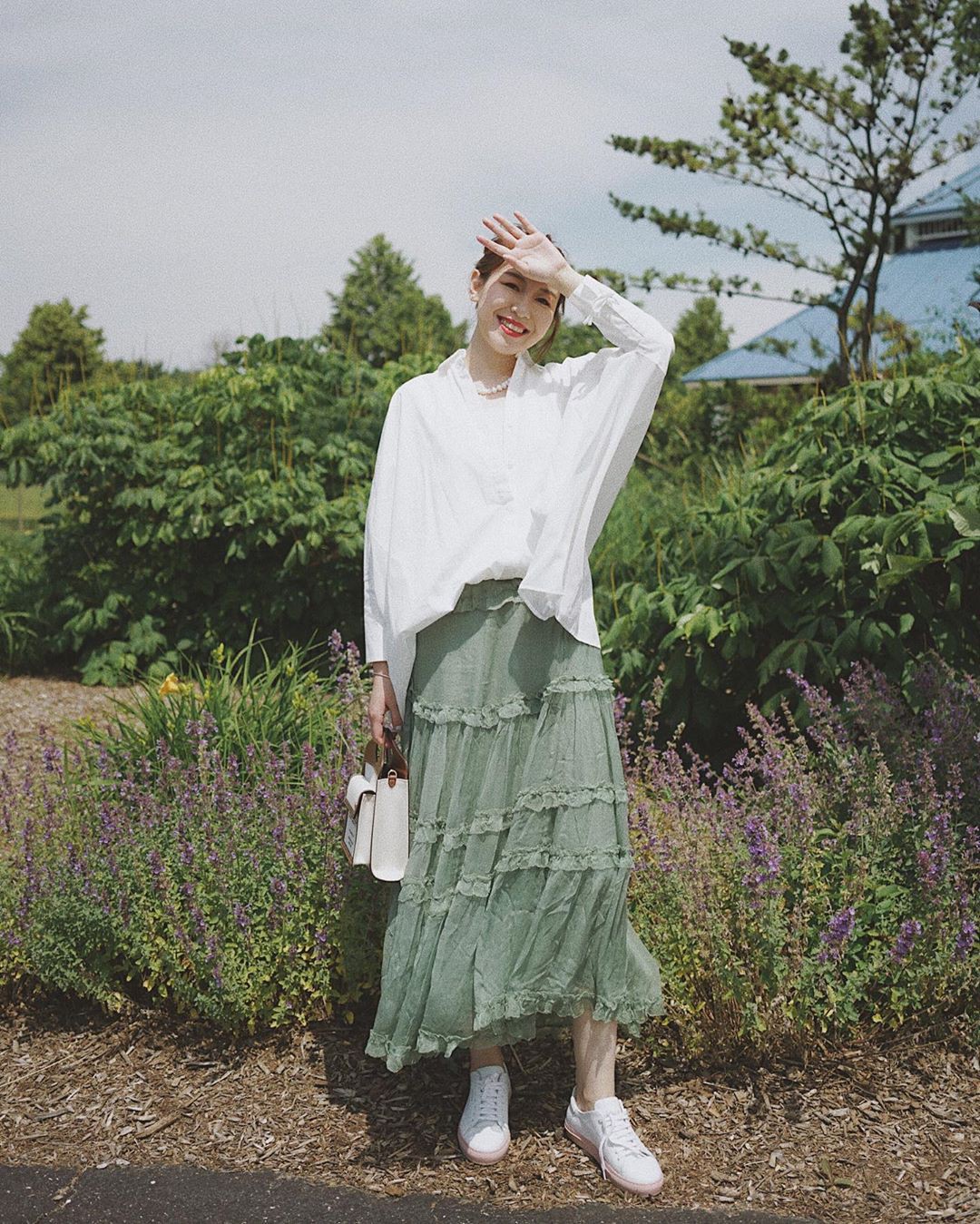 12 ý tưởng diện áo sơ mi/blouse + chân váy giúp nàng công sở tỏa sáng hơn cả nắng thu - Ảnh 10. 12 ý tưởng diện áo sơ mi/blouse + chân váy giúp nàng công sở tỏa sáng hơn cả nắng thu - Ảnh 10.
